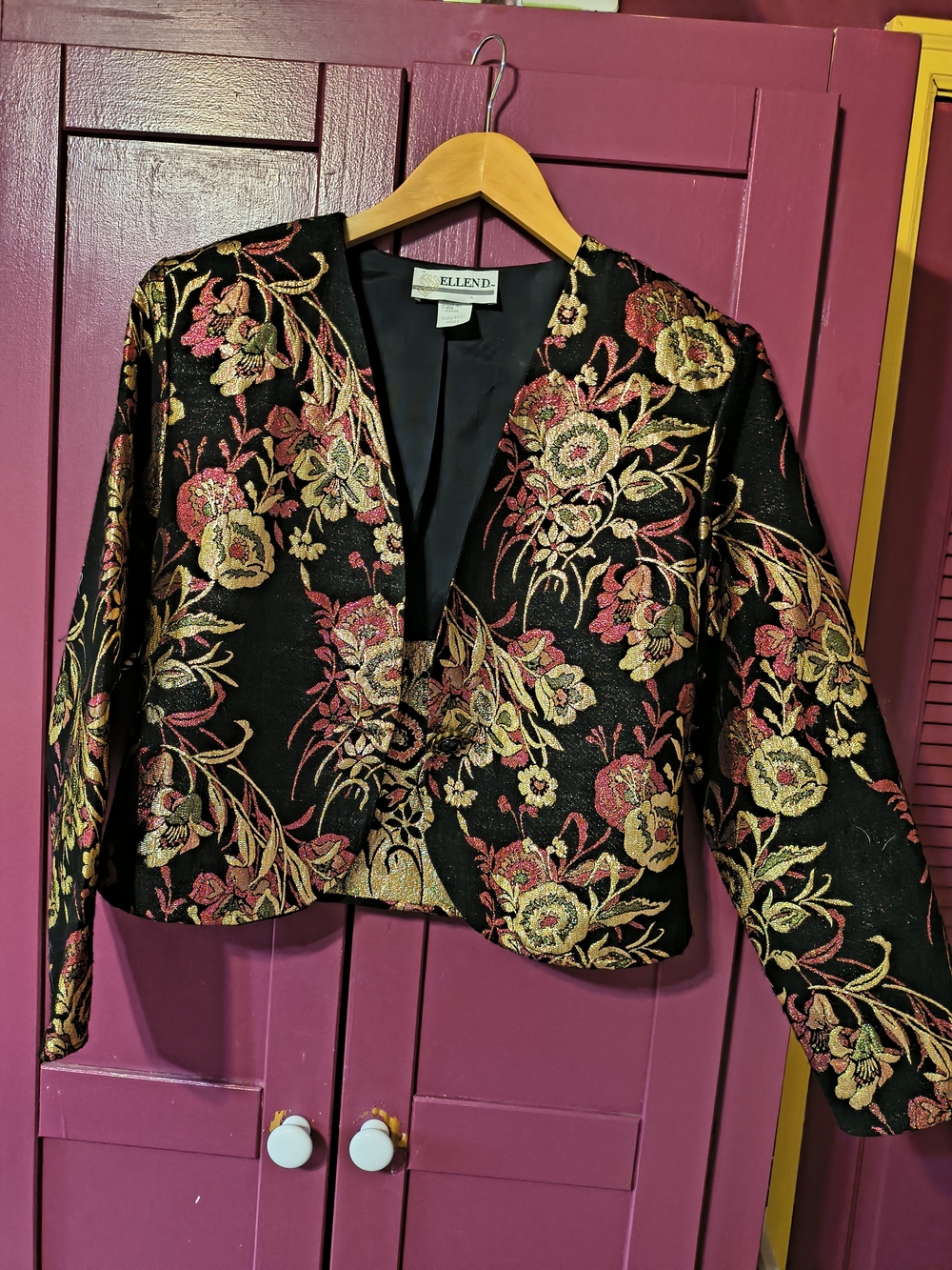 Elle Cropped Black Floral Brocade Jacket Size Small
